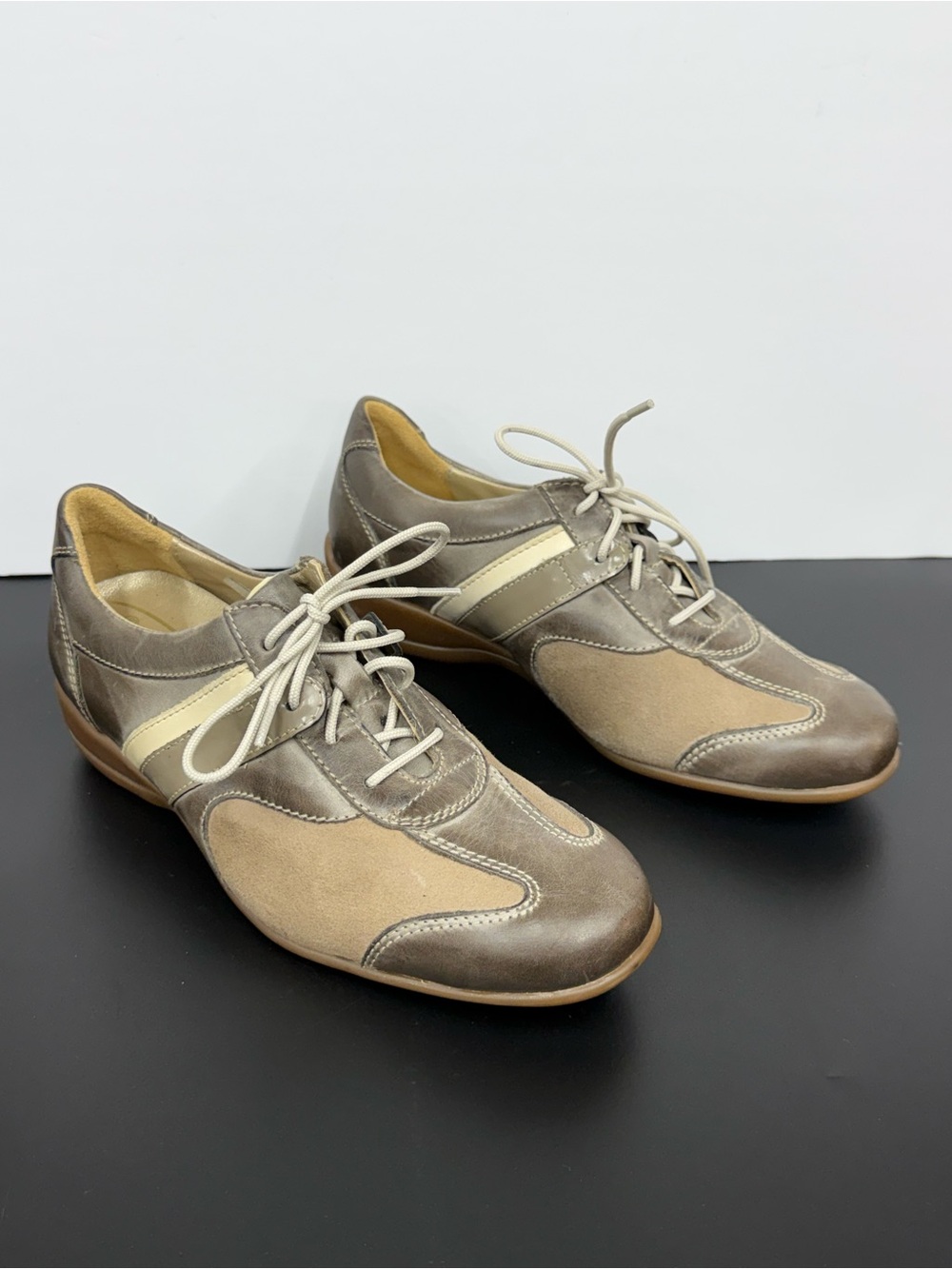 Women’s Neutral Two-Tone Lace-Up Casual Sneakers